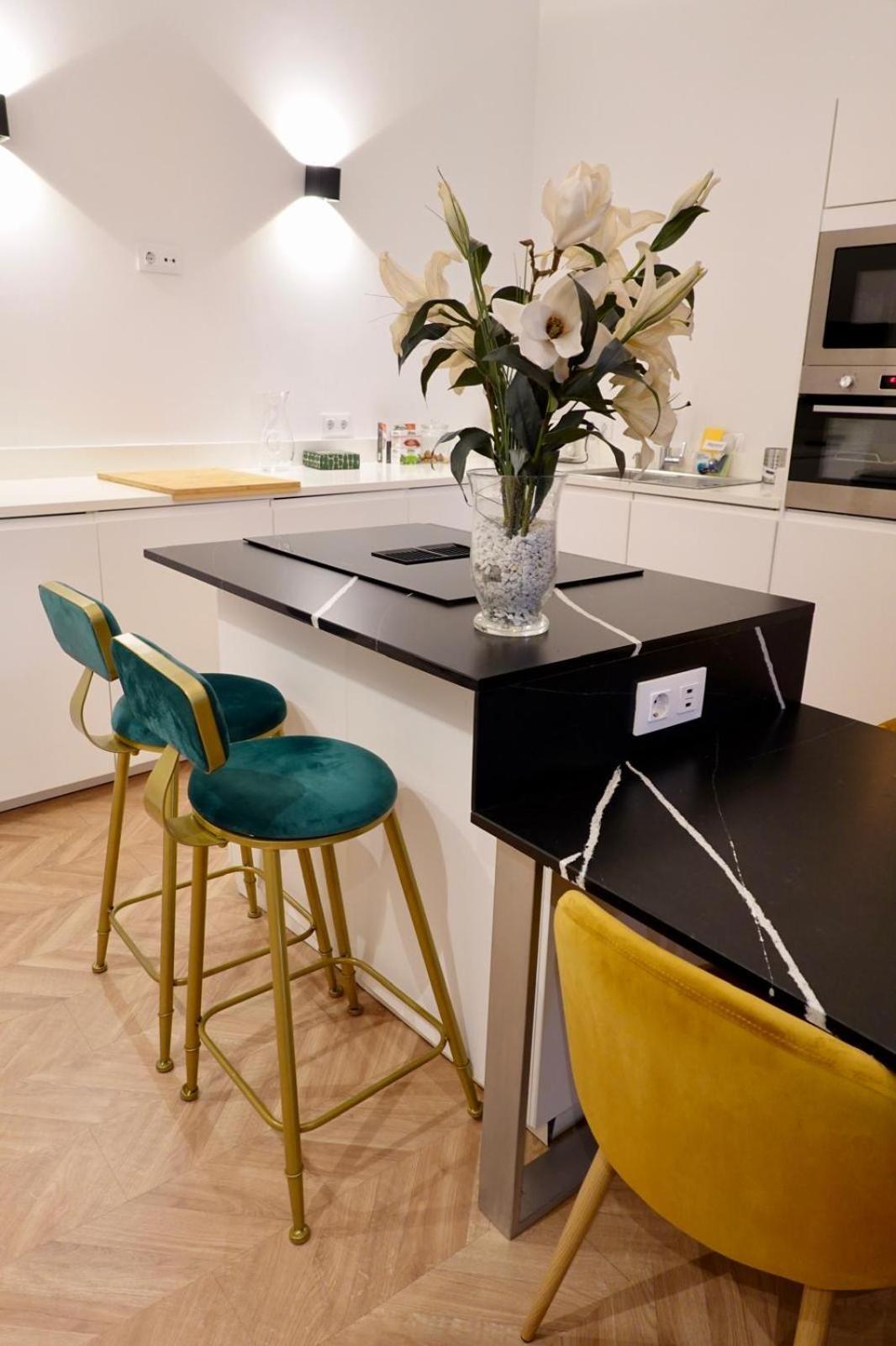 Peral Boutique Apartaments Севилья Экстерьер фото